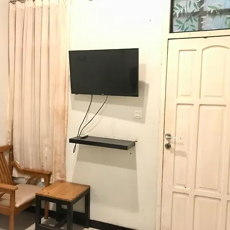 Gangnam Style Residence Mitra RedDoorz near MERR Surabaya-2